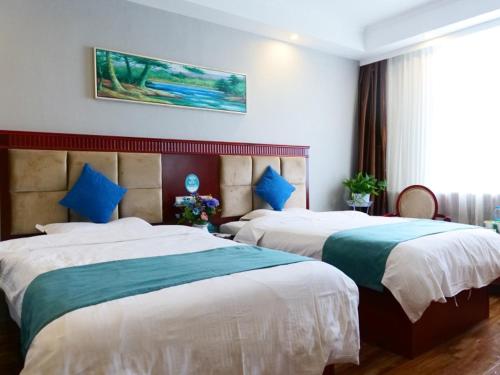 מיטה או מיטות בחדר ב-GreenTree Inn PingLiang JingNing Bus Station Business Hotel