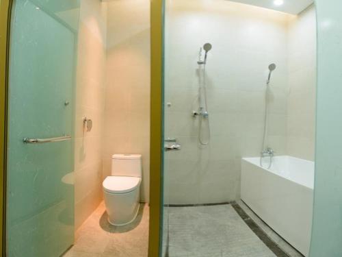 Ένα μπάνιο στο GreenTree Eastern Rizhao High Speed Railway Station Hotel
