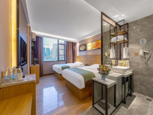 Ліжко або ліжка в номері GreenTree Allicance Kunming Chuanjin Road Hotel