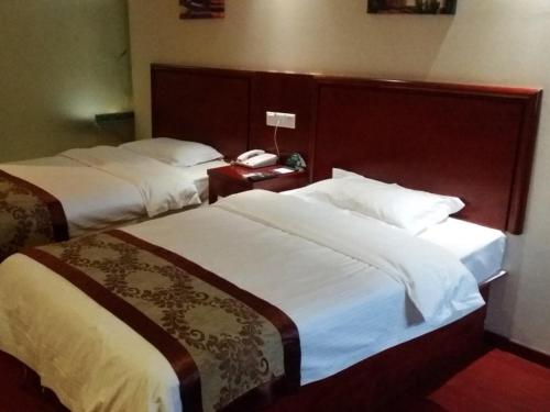 Ένα ή περισσότερα κρεβάτια σε δωμάτιο στο GreenTree Inn Anhui Bozhou Mengcheng Zhuangzi Road Express Hotel