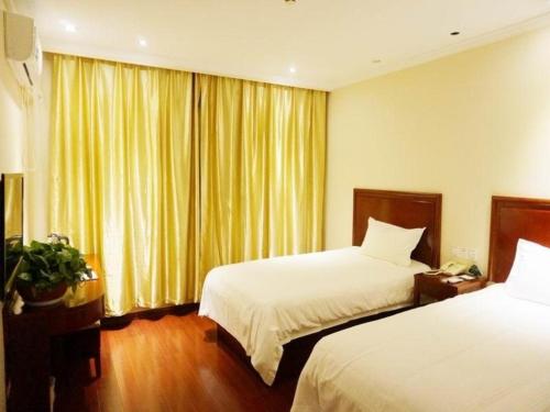 a hotel room with two beds and a window at GreenTree Inn Shandong Zaozhuang Xuecheng District Road Taishan Road Road Communist Youth League School Express Hotel in Zaozhuang