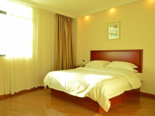 a bedroom with a large bed and a window at GreenTree Inn Shandong Qingdao Jiaozhou Bus Terminal Station Hai'er Avenue Express Hotel in Jiaozhou
