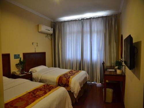 Katil atau katil-katil dalam bilik di GreenTree Inn Huangshan City Huangshan Scenic Area North Gate Express Hotel