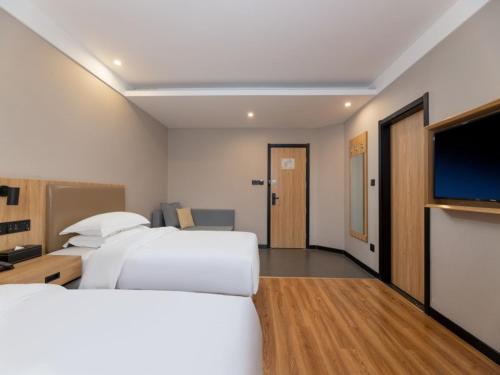 Katil atau katil-katil dalam bilik di GreenTree Inn Suzhou Railway Station Park Road Hotel