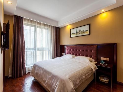 Postel nebo postele na pokoji v ubytování GreenTree Inn Chengdu high-tech Development West Zone Shidai Tian Street Express Hotel