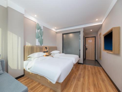Katil atau katil-katil dalam bilik di GreenTree Inn Suzhou Railway Station Park Road Hotel