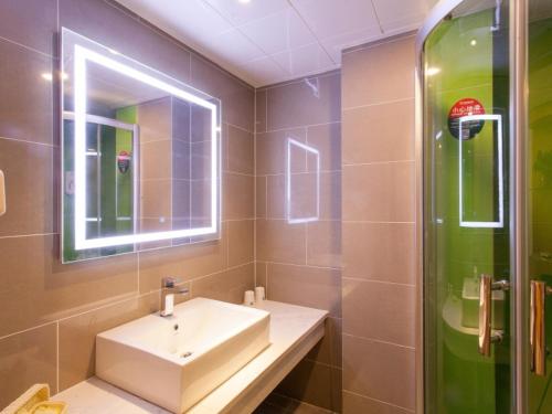 Ένα μπάνιο στο GreenTree Inn Shanxi Jinzhong South of Pingyao Ancient City Express Hotel