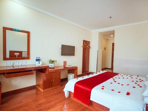 Gallery image of GreenTree Inn HeBei ZhangJiaKou ZhangBei Caoyuantian Rd ZhangKu Avenue Express Hotel in Zhangbei