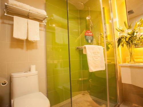 Ένα μπάνιο στο GreenTree Inn Jiangsu Nanjing Jiangning University Chenjiaoyuan Metro Station Express Hotel