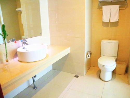 Bilik mandi di GreenTree Inn Zhejiang Zhoushan Xincheng Business Hotel