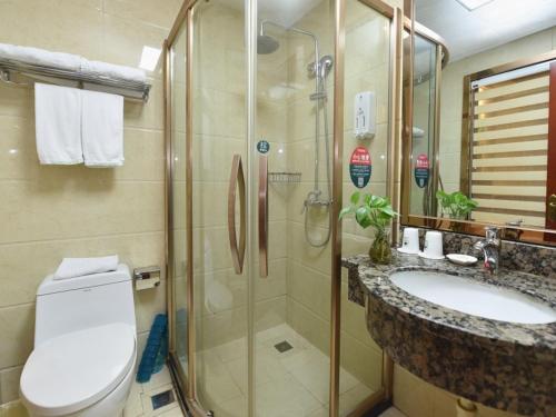A bathroom at Greentree Inn Anhui Hefei Bianhe Road Yuanshangyuan Express Hotel