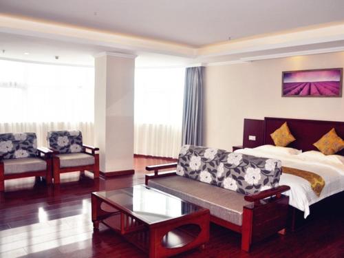 Postel nebo postele na pokoji v ubytování GreenTree Inn XuZhou Benteng Avenue Express Hotel