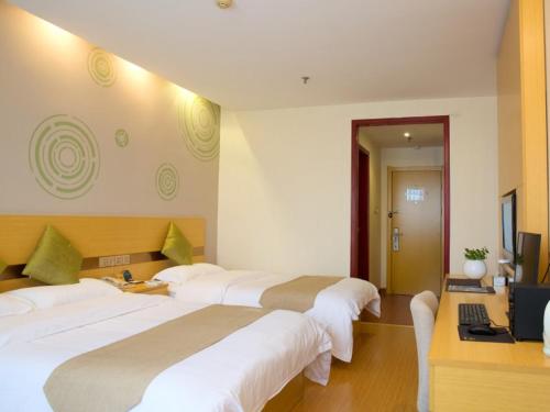 Katil atau katil-katil dalam bilik di GreenTree Inn Zhejiang Shaoxing Xinchang Buddha Express Hotel
