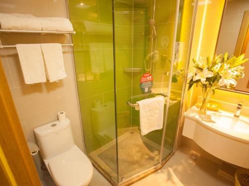Ένα μπάνιο στο GreenTree Inn Jiangsu Nanjing Jiangning University Chenjiaoyuan Metro Station Express Hotel