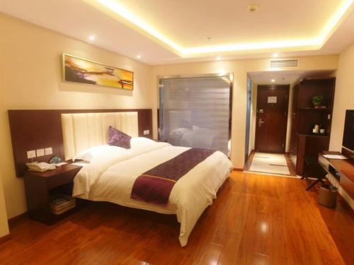 Katil atau katil-katil dalam bilik di GreenTree Inn Jiangsu Wuxi Yixing Post Building Express Hotel