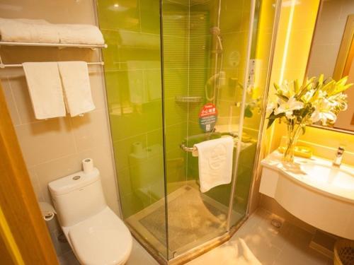Ένα μπάνιο στο GreenTree Inn Jiangsu Nanjing Jiangning University Chenjiaoyuan Metro Station Express Hotel