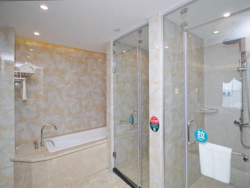 Ванна кімната в GreenTree Inn AnHui Hefei Gaoxin District Animation Industrial Park Business Hotel