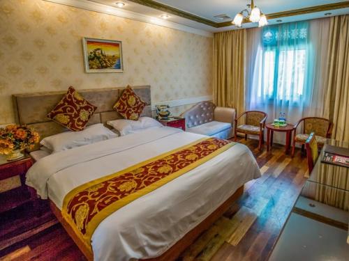 Tempat tidur dalam kamar di Greentree Inn Shanghai Chongming Bao Town Express Hotel