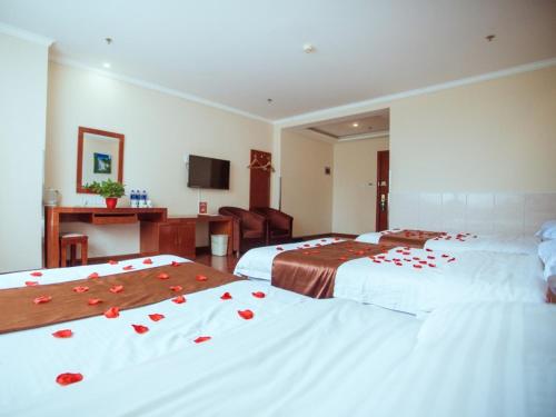 Gallery image of GreenTree Inn HeBei ZhangJiaKou ZhangBei Caoyuantian Rd ZhangKu Avenue Express Hotel in Zhangbei