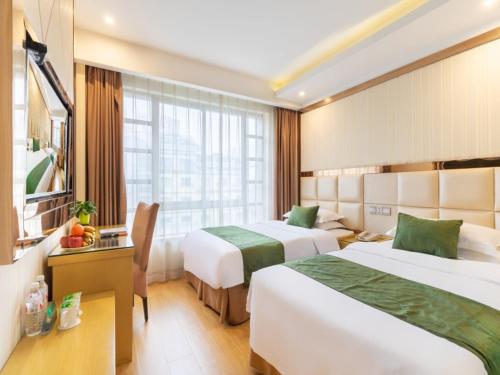 Gulta vai gultas numurā naktsmītnē GreenTree Inn Zhejiang Jinhua Yiwu International Trade City Changchun Street Shell Hotel