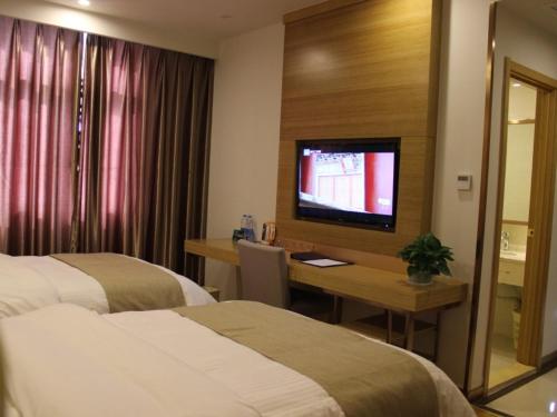 TV a/nebo společenská místnost v ubytování GreenTree Inn Lu'an Jin'an District North Bus Station Express Hotel