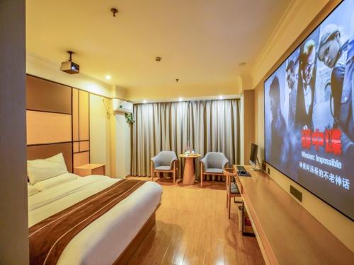 TV a/nebo společenská místnost v ubytování GreenTree Inn ShangHai SongJiang SongDong Business Hotel