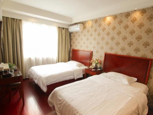 Ένα ή περισσότερα κρεβάτια σε δωμάτιο στο GreenTree Inn Jiangsu Nanjing Confucius Temple South Taiping Road Express Hotel