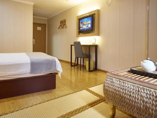 Ein Bett oder Betten in einem Zimmer der Unterkunft GreenTree Inn Nanjing Qinhuai District Xinjiekou Subway Station Express Hotel