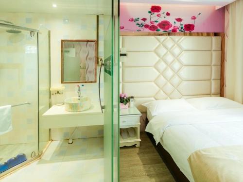 Een badkamer bij GreenTree Alliance Shanghai Minhang District Hongqiao Hub Huanghua Road Hotel