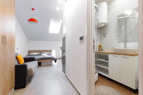 Kuchyňa alebo kuchynka v ubytovaní Apartments Pomerio Rijeka East