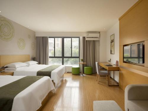 Ένα ή περισσότερα κρεβάτια σε δωμάτιο στο GreenTree Inn Wuxi Yixing Xushe Town Government Express Hotel