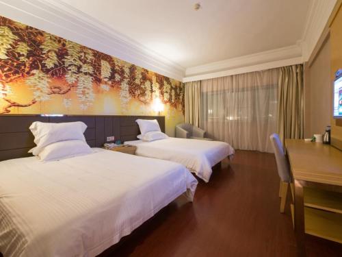 Voodi või voodid majutusasutuse GreenTree Inn Jiangsu Nantong Chongchuan District Fangtian Market Hotel toas