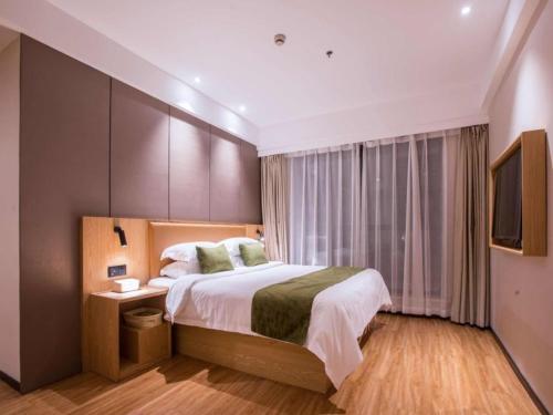 Postel nebo postele na pokoji v ubytování GreenTree Inn Nantong Wanxiang City Hotel