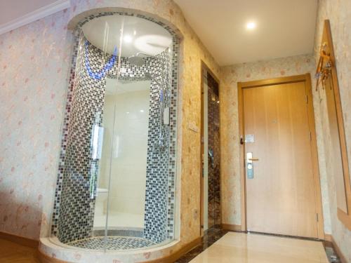 Ένα μπάνιο στο GreenTree Alliance ZheJiang Huzhou Changxing Zhebei Business Square Hotel