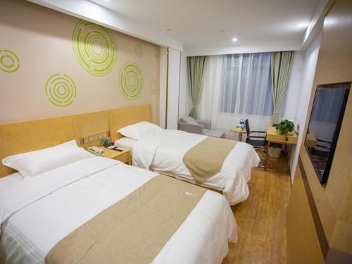 A bed or beds in a room at GreenTree Inn Fuyang Yingquan District Lanshan Road Linyi Mall Express Hotel