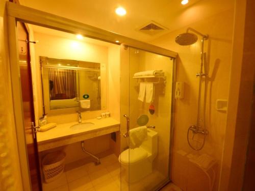 Et badeværelse på GreenTree Inn Jiangxi Jiujiang Shili Avenue Business Hotel