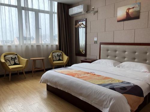 เตียงในห้องที่ Shell Shanghai Jinshan Zhanyan Songjin Highway Hotel