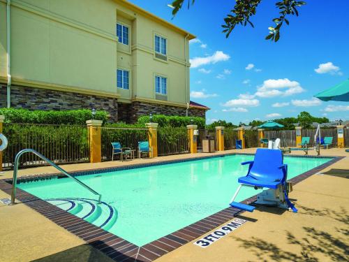 The swimming pool at or close to La Quinta by Wyndham Houston Energy Corridor