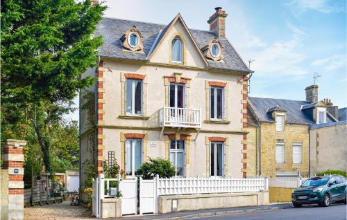 Gorgeous Apartment In Arromanches