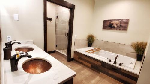 a bathroom with a sink, toilet and bathtub at The Inn on Fall River & Fall River Cabins in Estes Park