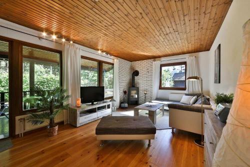 Posezení v ubytování Waldsee-Ferienhaus-mit-Kamin-W-Lan