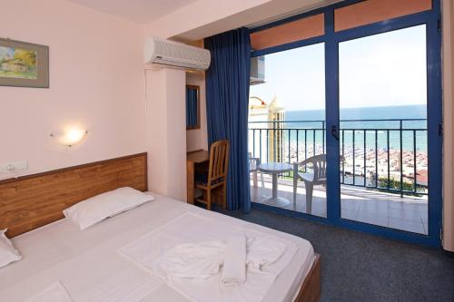 Säng eller sängar i ett rum på MPM Hotel Condor - All Inclusive Light