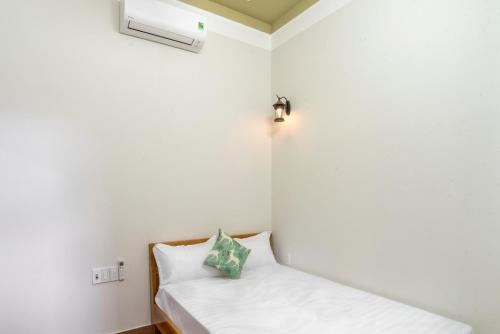 Ένα ή περισσότερα κρεβάτια σε δωμάτιο στο Cong Man Homestay Cham Island