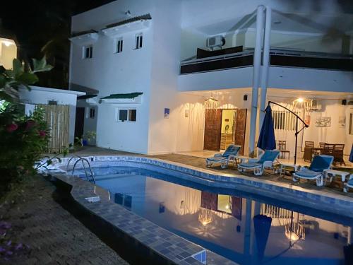 
The swimming pool at or near Oasis Guest House
