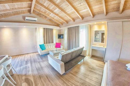 Gallery image of Tereza's Sunset Hotel in Agios Stefanos