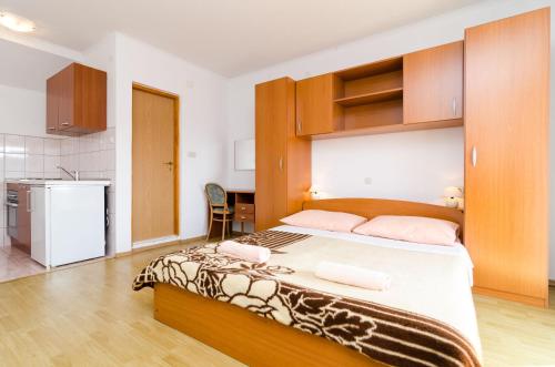 Кровать или кровати в номере Apartmani Popović