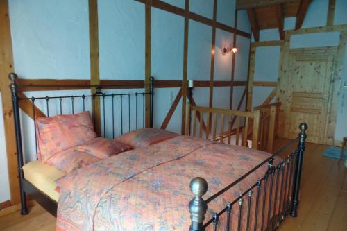 a bedroom with a bed in a room at Die Kleine Auszeit in Wadern