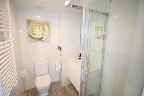 A bathroom at Apartamento Mediterraneo