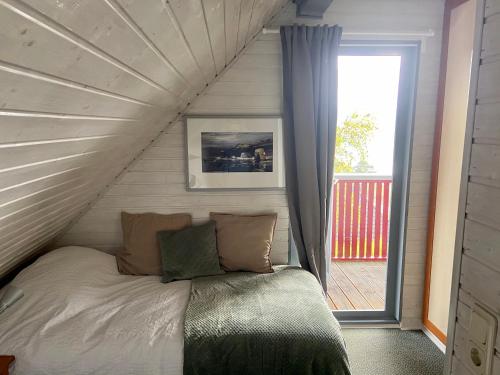 a bed in a small room with a window at Haus Elise in Kirchheim
