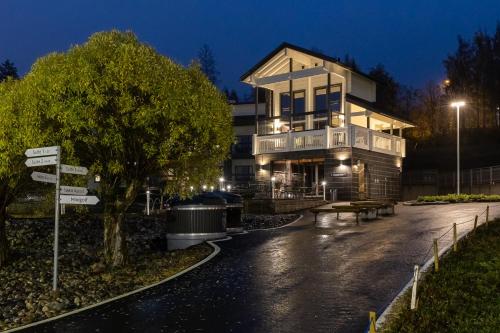 Bangunan di mana terletaknya aparthotel ini